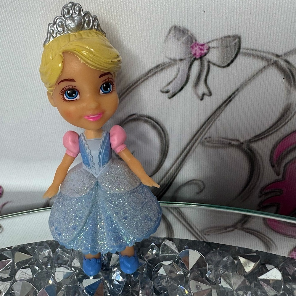 Disney Cinderella 3 inch doll figurine blue cute doll princess crown tiara 👑